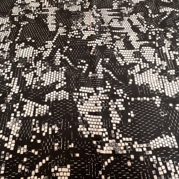 Sinequanone Paris Black White Geometric Print Silk Scarf Signed Hand-rolled NEW - Picture 10 of 15